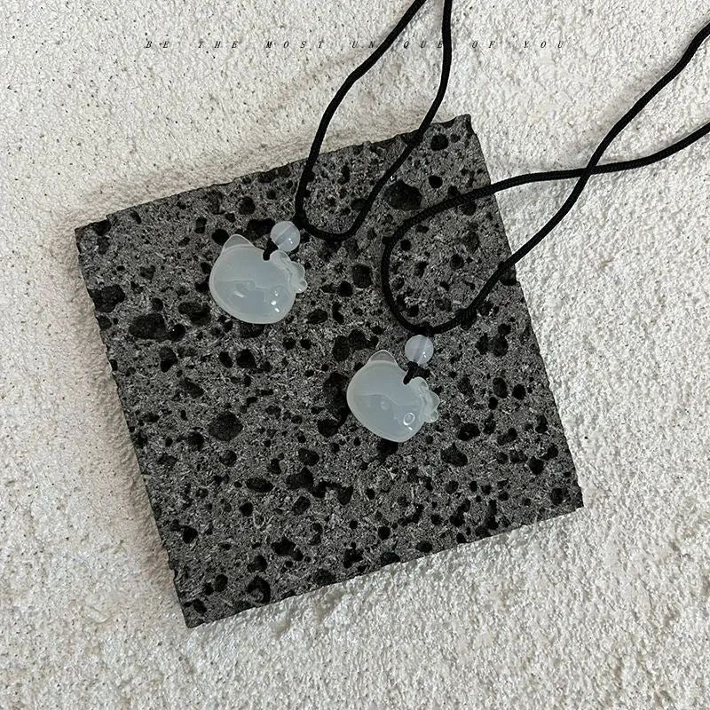 Hand woven ice penetrating cat necklace