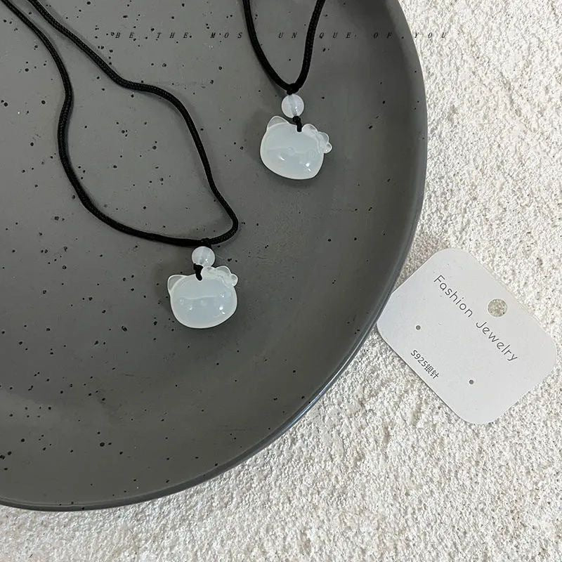 Hand woven ice penetrating cat necklace