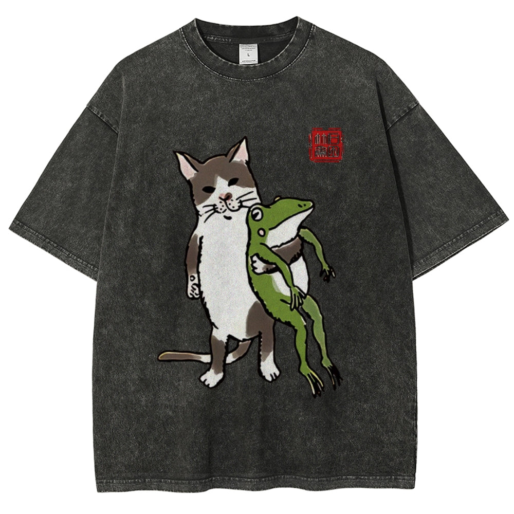 Unisex Cat Holding A Frog Printed Washed Tee