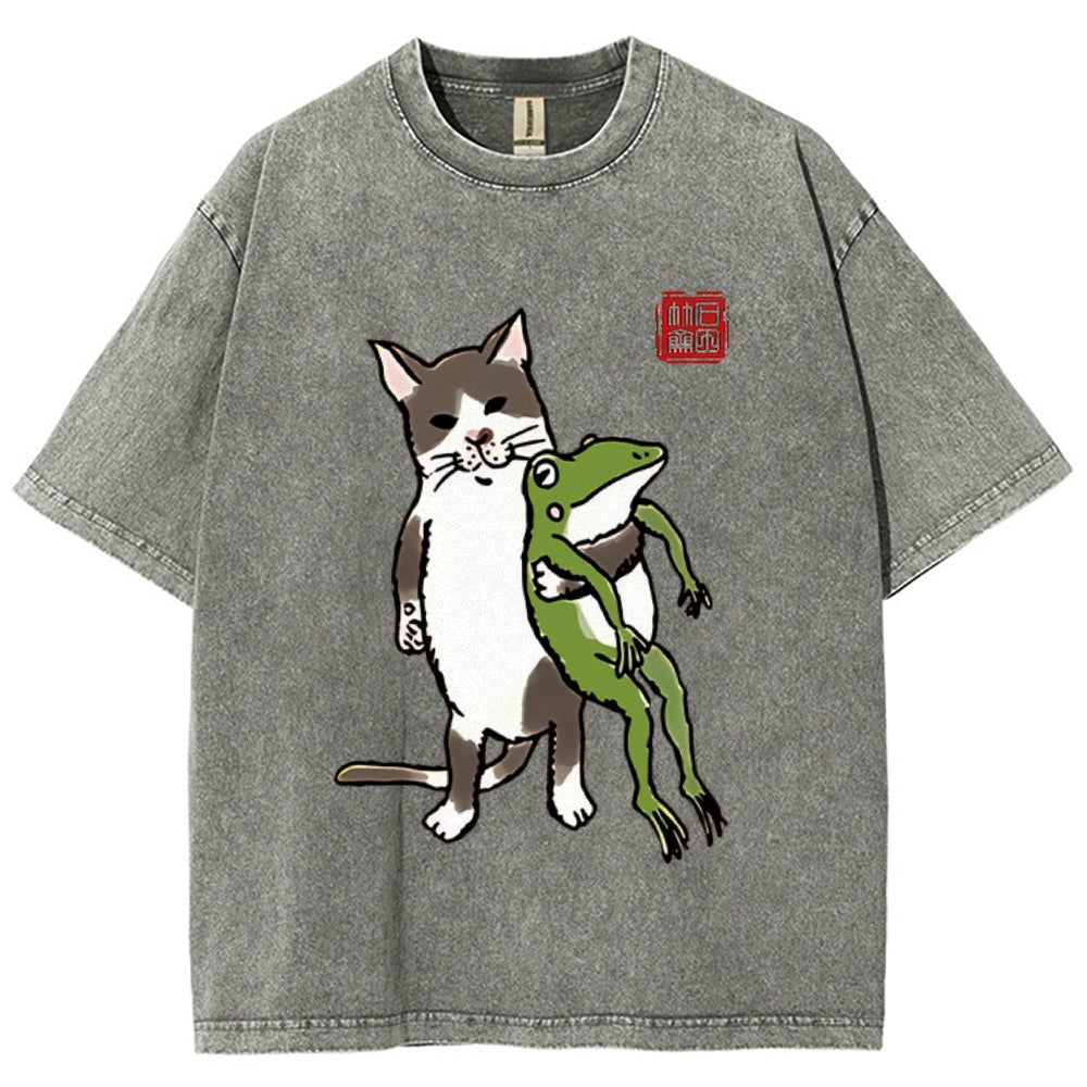 Unisex Cat Holding A Frog Printed Washed Tee
