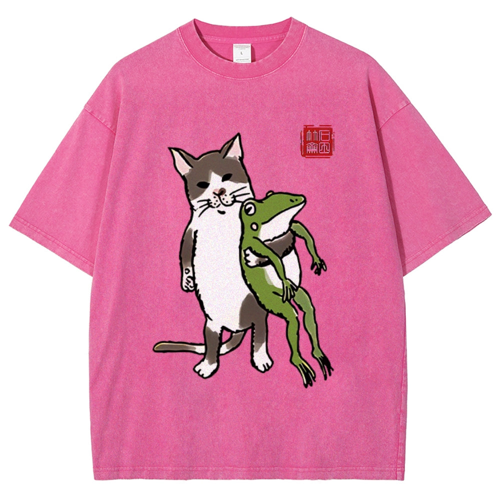 Unisex Cat Holding A Frog Printed Washed Tee