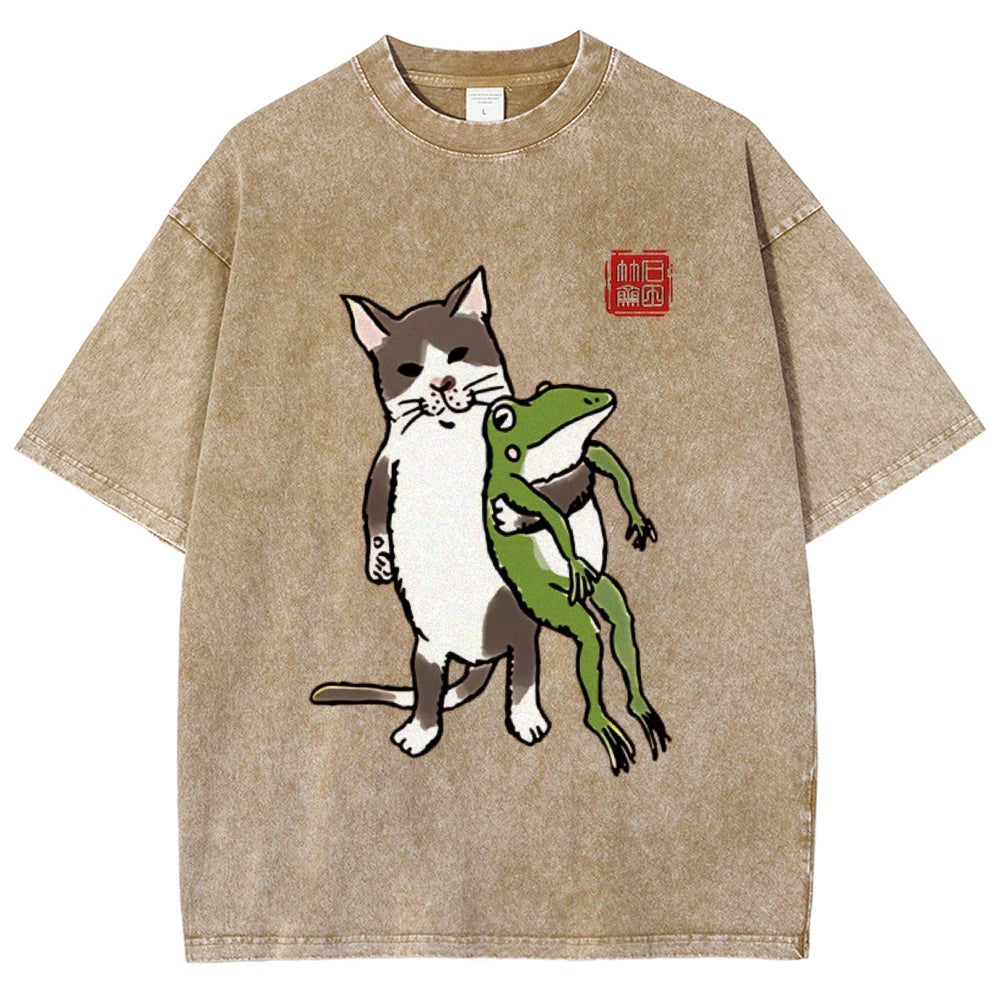 Unisex Cat Holding A Frog Printed Washed Tee
