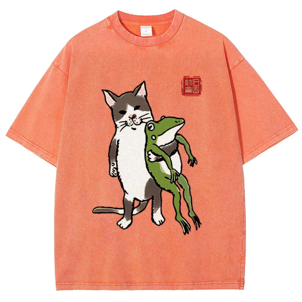 Unisex Cat Holding A Frog Printed Washed Tee