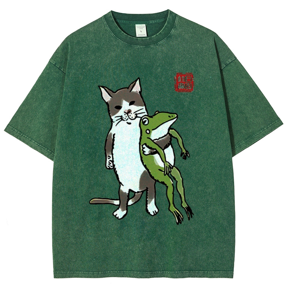 Unisex Cat Holding A Frog Printed Washed Tee