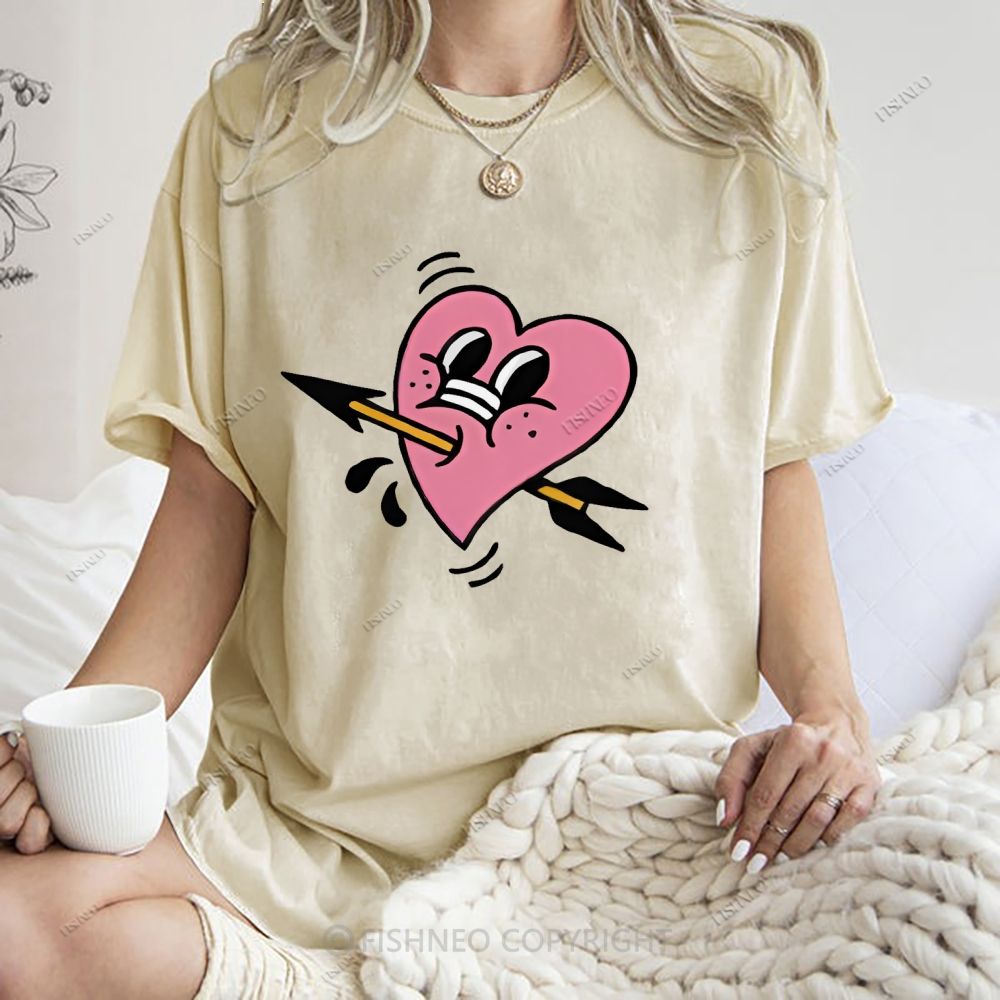 Unisex Pink Heart With Arrow Printed Washed Tee