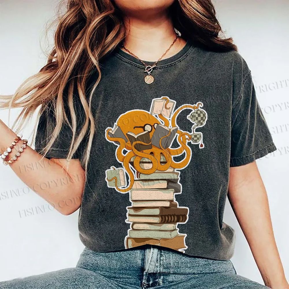 Unisex Vintage Wise Octopus Reading Books Printed Washed Tee