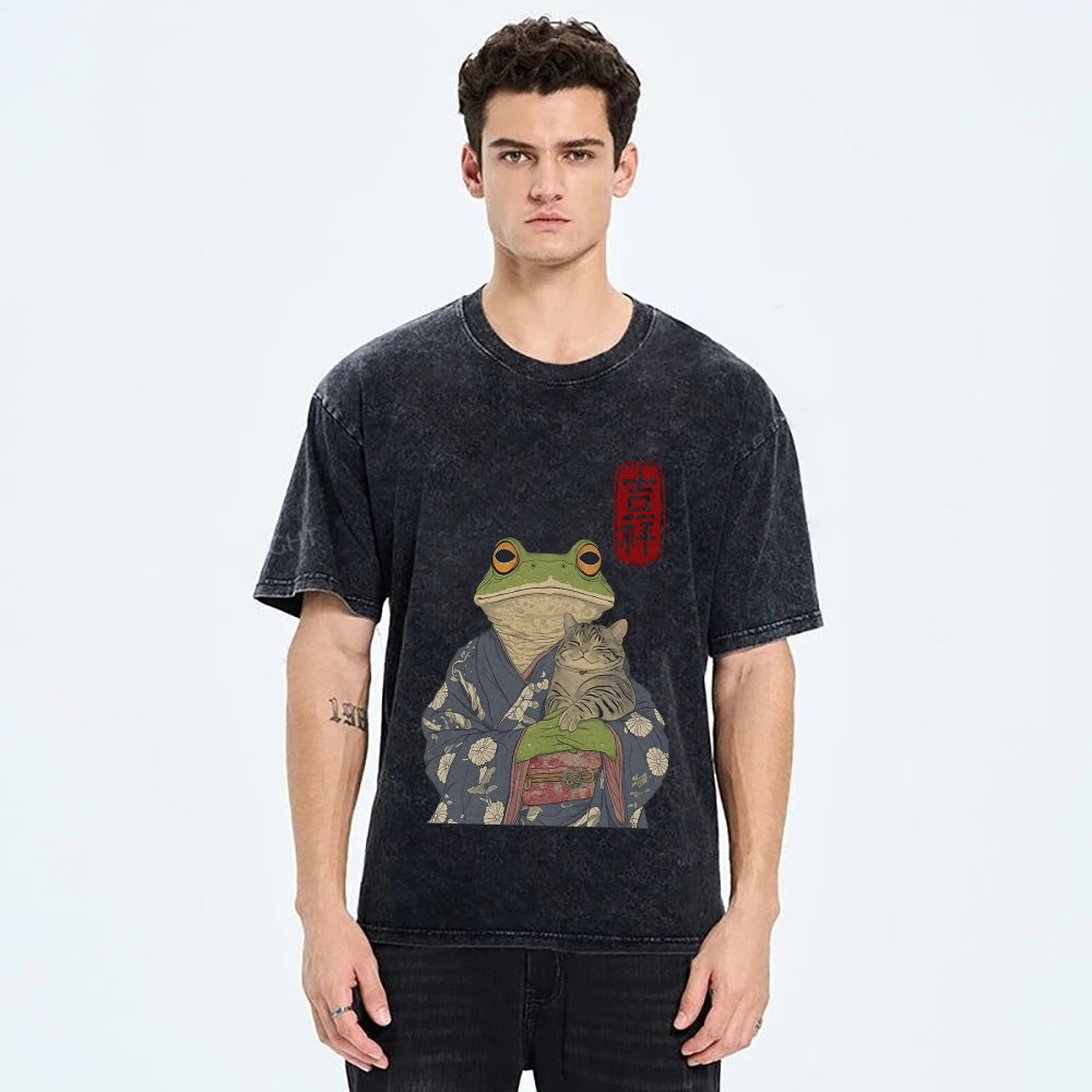 Frog Hugging Cat Washed T-Shirt