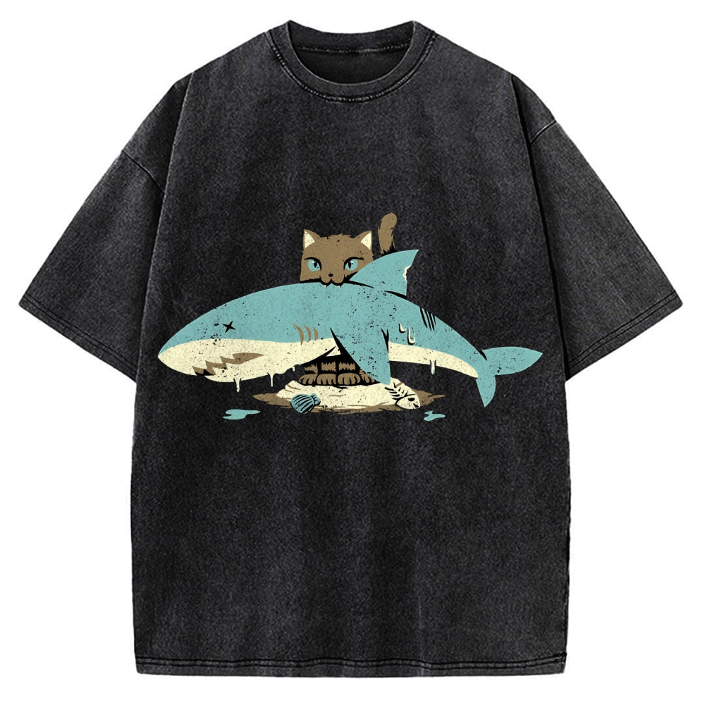 Cat who loves fish Vintage Washed T-shirt