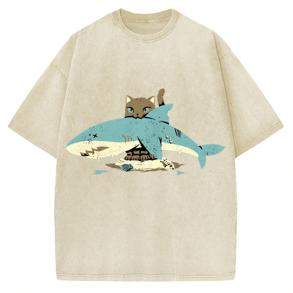 Cat who loves fish Vintage Washed T-shirt