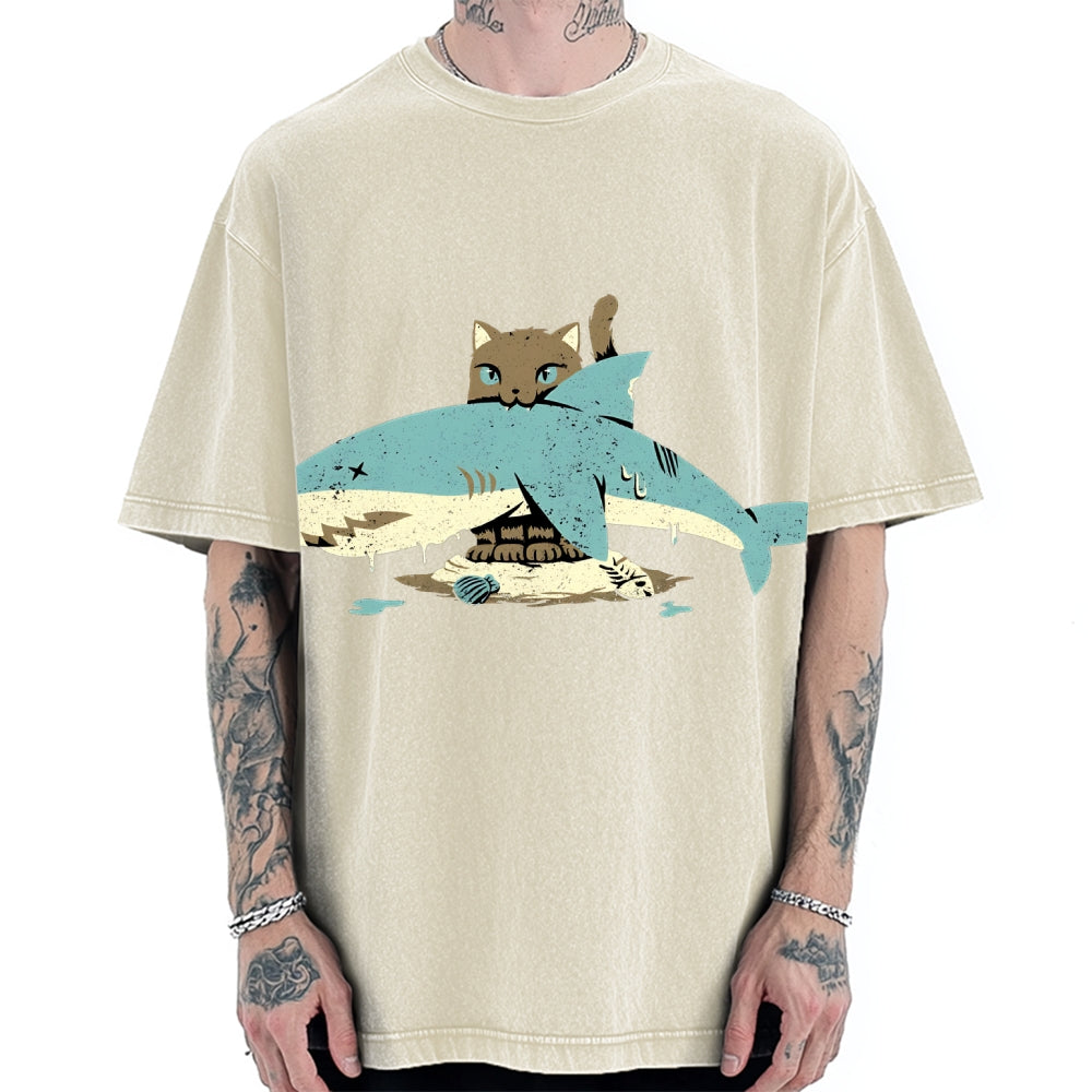 Cat who loves fish Vintage Washed T-shirt