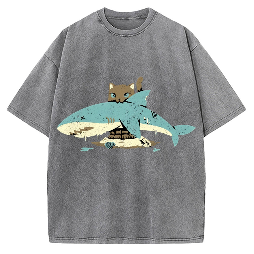 Cat who loves fish Vintage Washed T-shirt