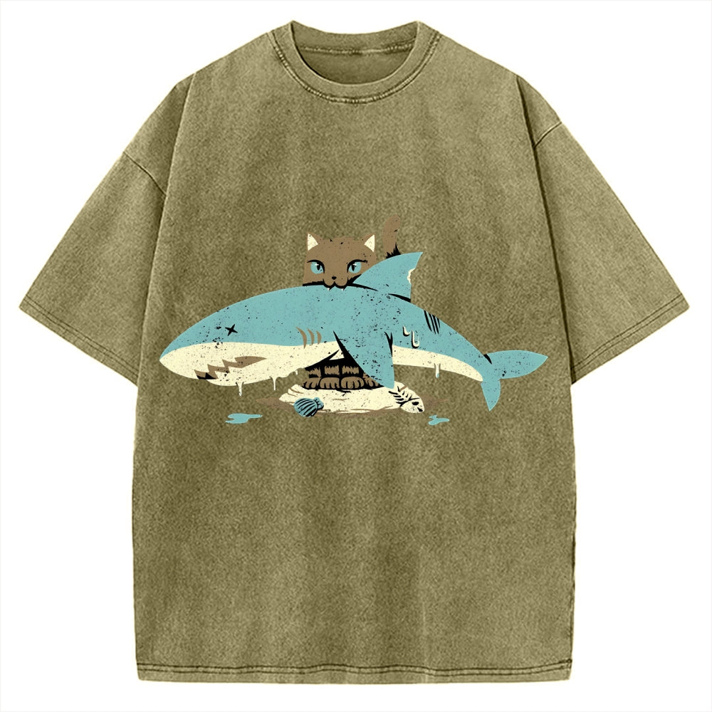 Cat who loves fish Vintage Washed T-shirt