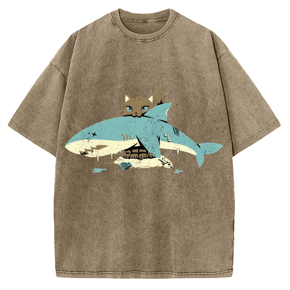 Cat who loves fish Vintage Washed T-shirt