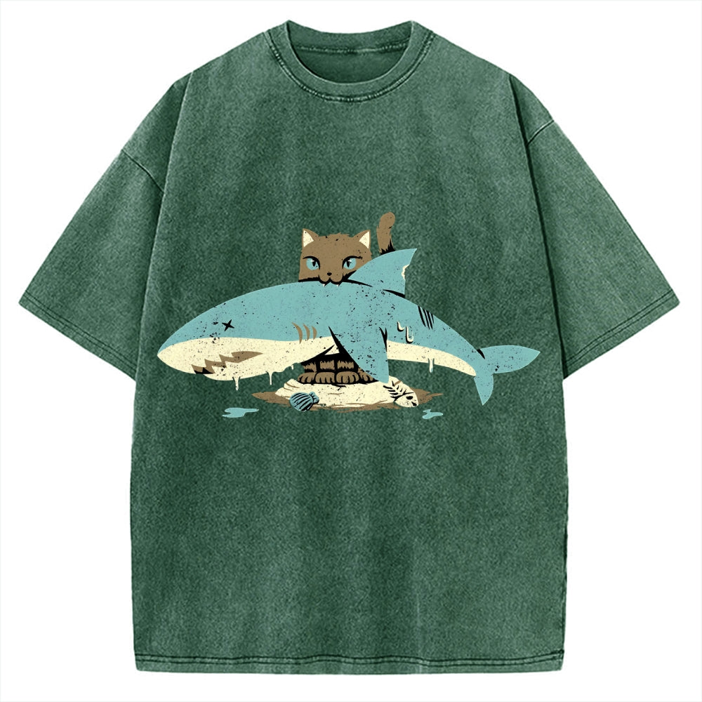 Cat who loves fish Vintage Washed T-shirt