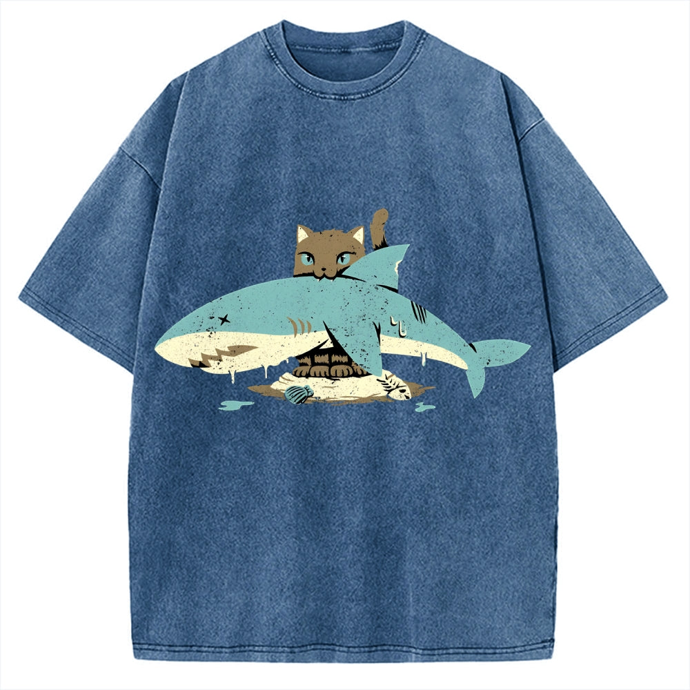 Cat who loves fish Vintage Washed T-shirt