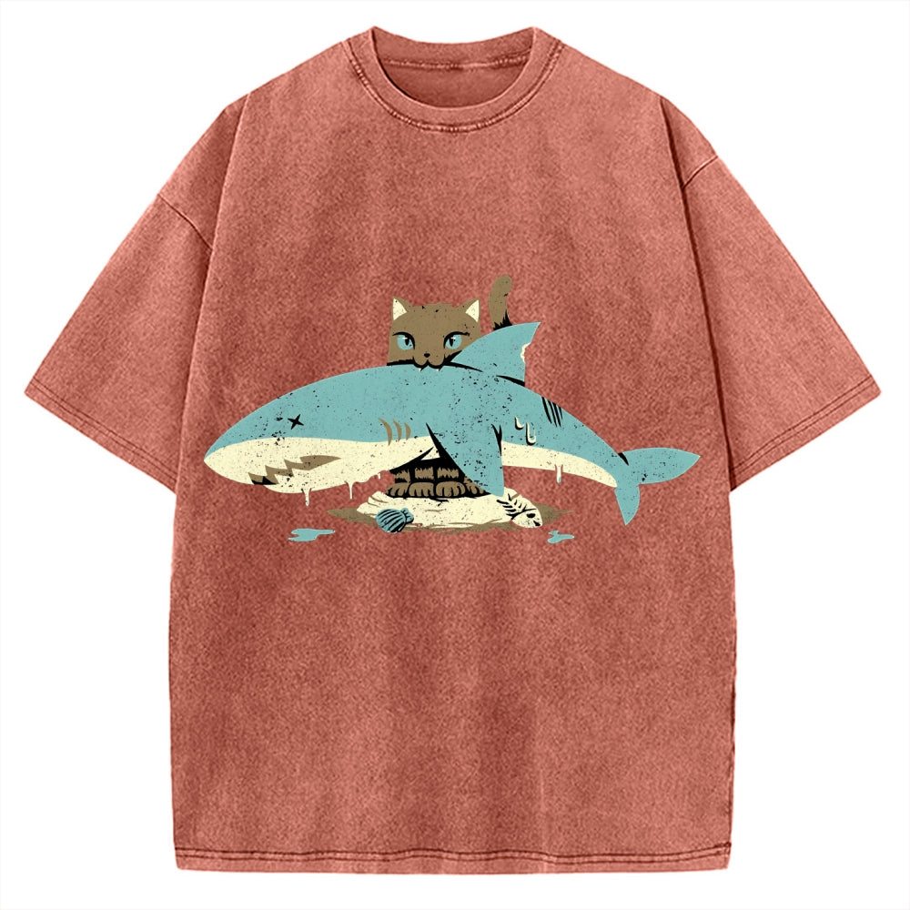 Cat who loves fish Vintage Washed T-shirt