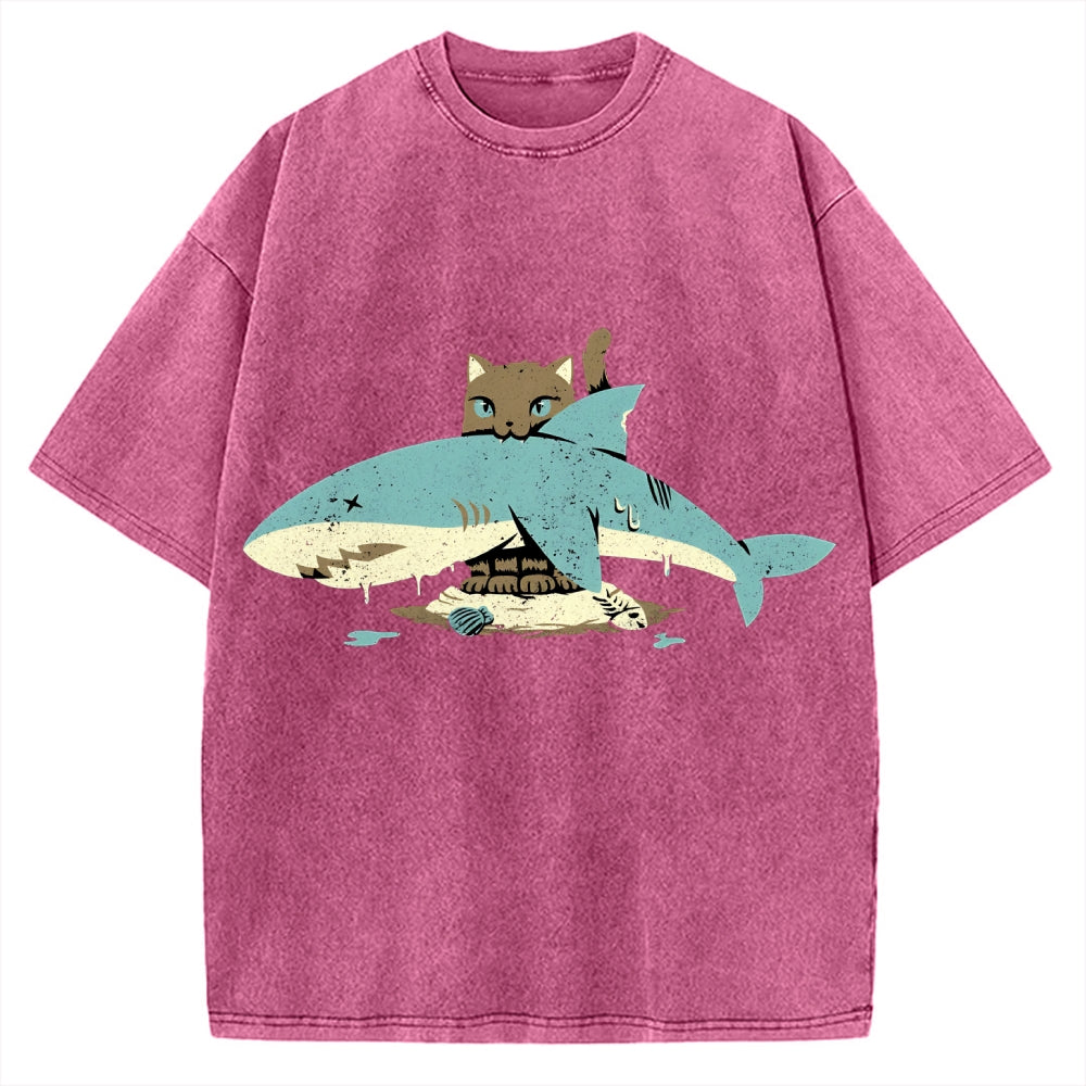 Cat who loves fish Vintage Washed T-shirt