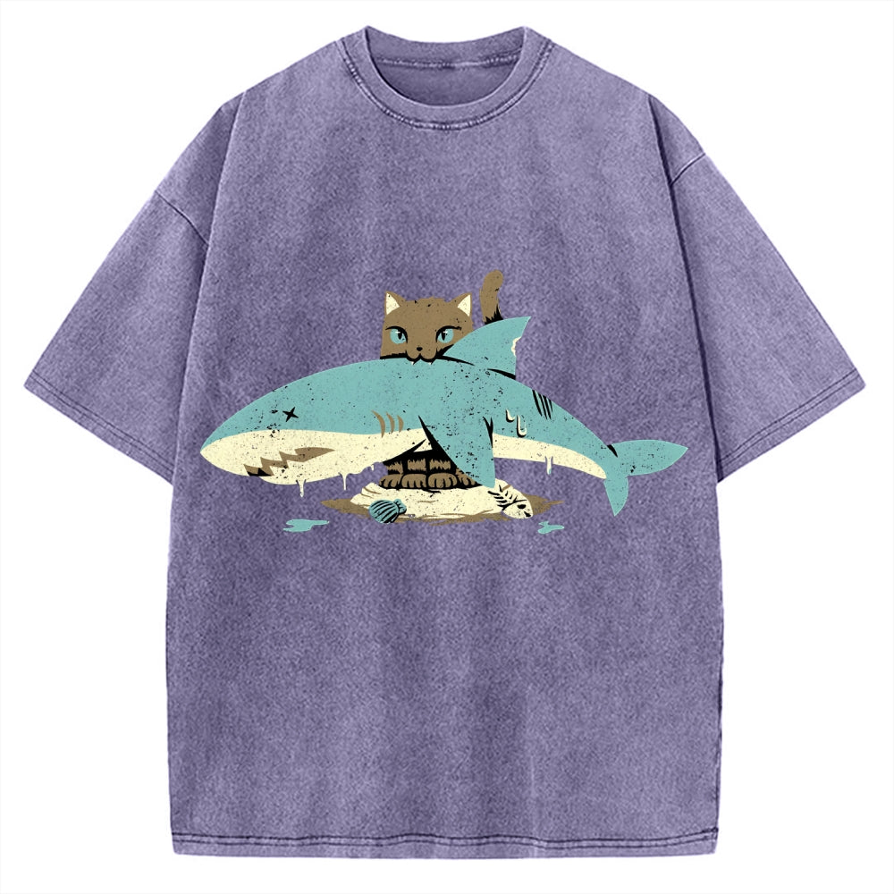Cat who loves fish Vintage Washed T-shirt