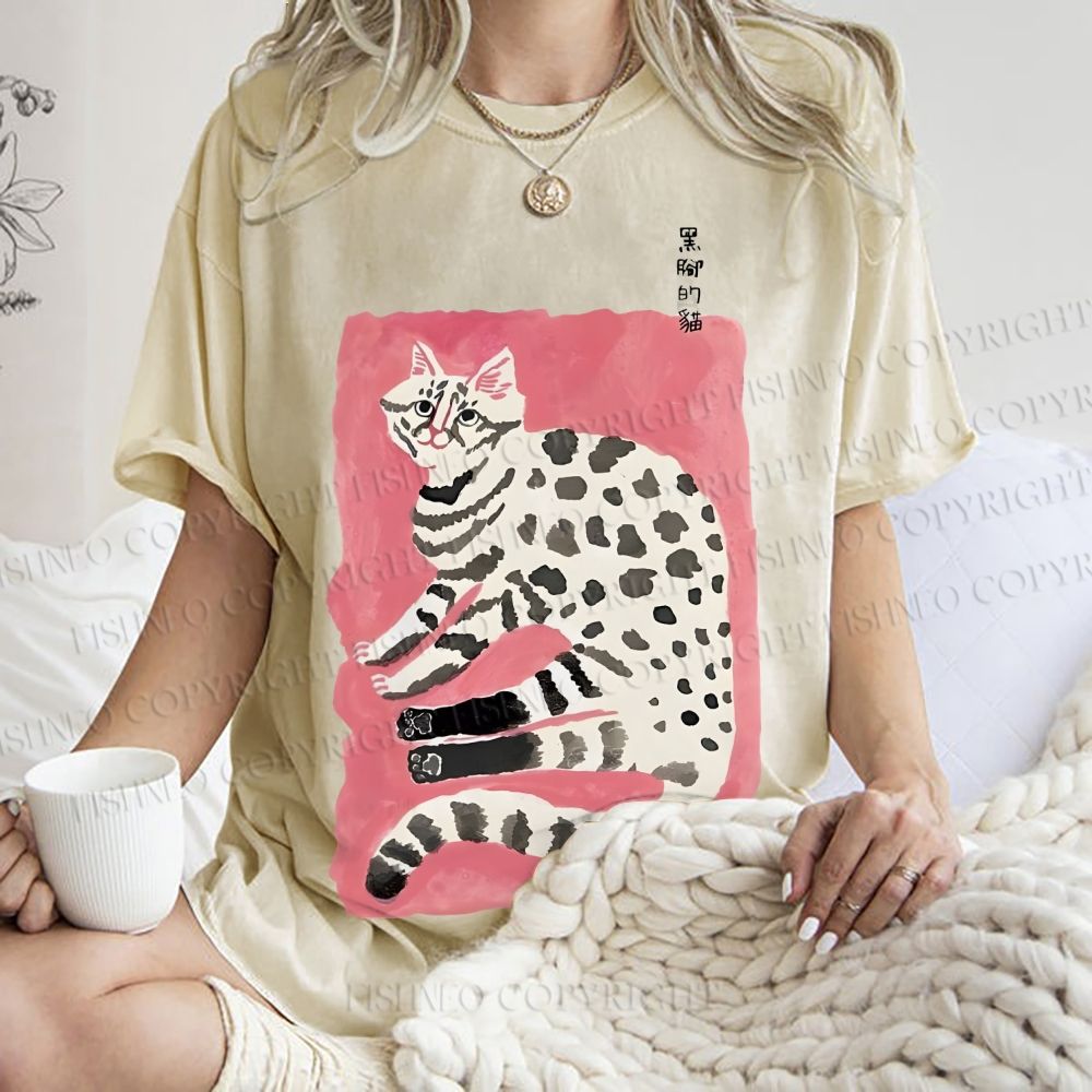 Unisex Cute Cat With Black Feet Printed Washed Tee