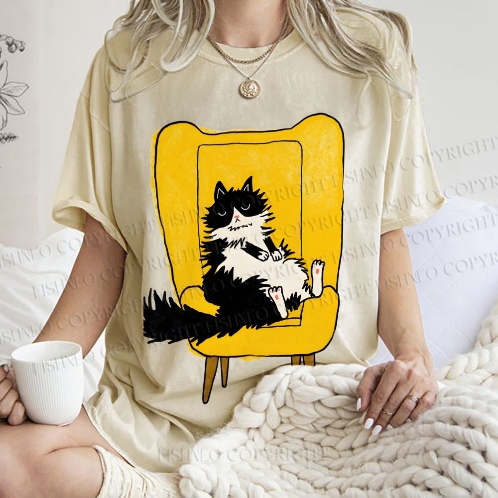 Unisex Vintage Cat On Sofa Printed Washed Tee