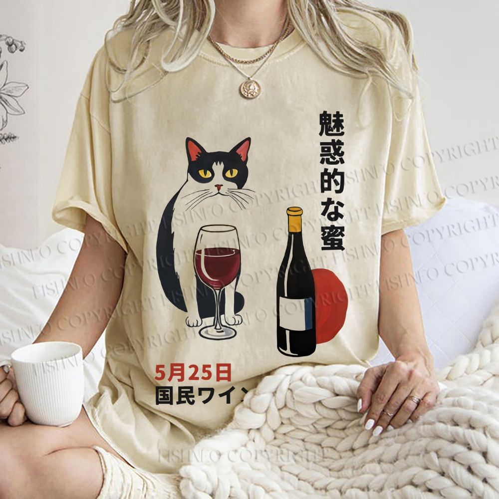 Unisex Vintage Japanese Wine Cat Printed Washed Tee
