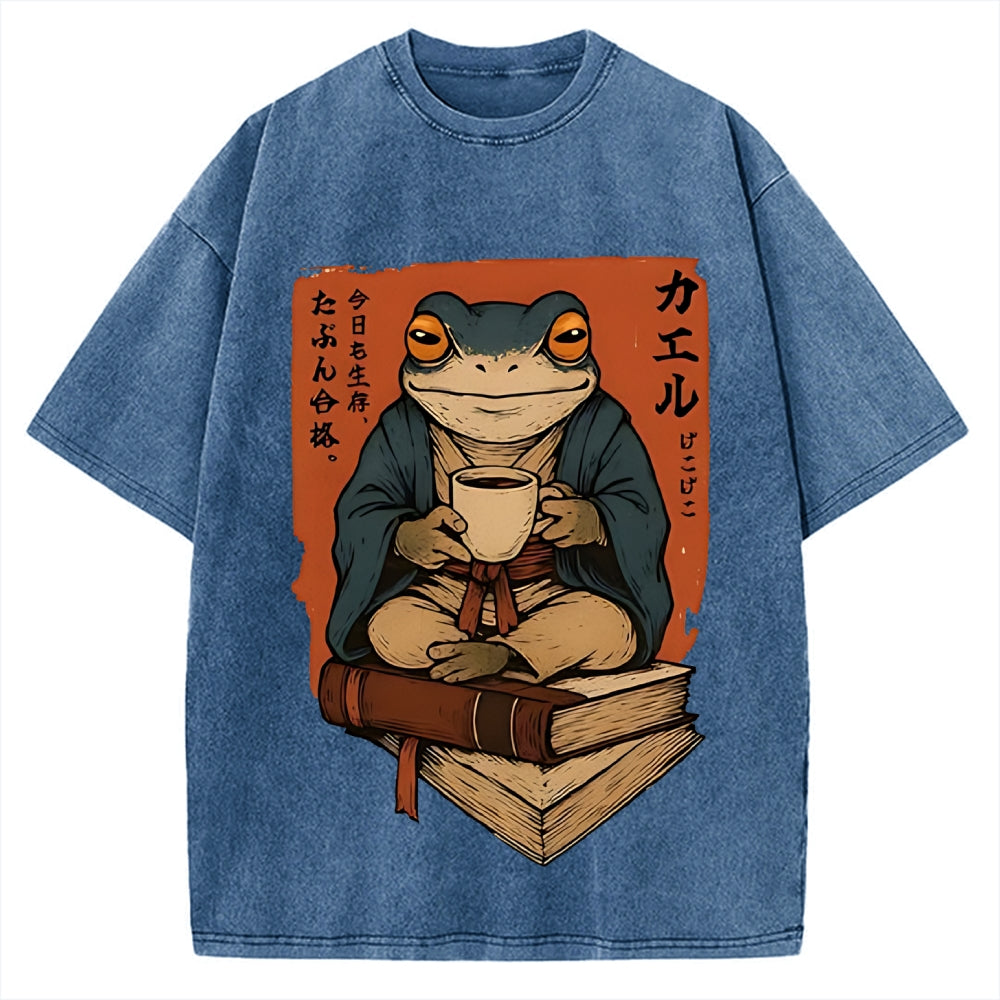 Funny Ukiyoe Frog drinking coffee on books Vintage Washed T-shirt