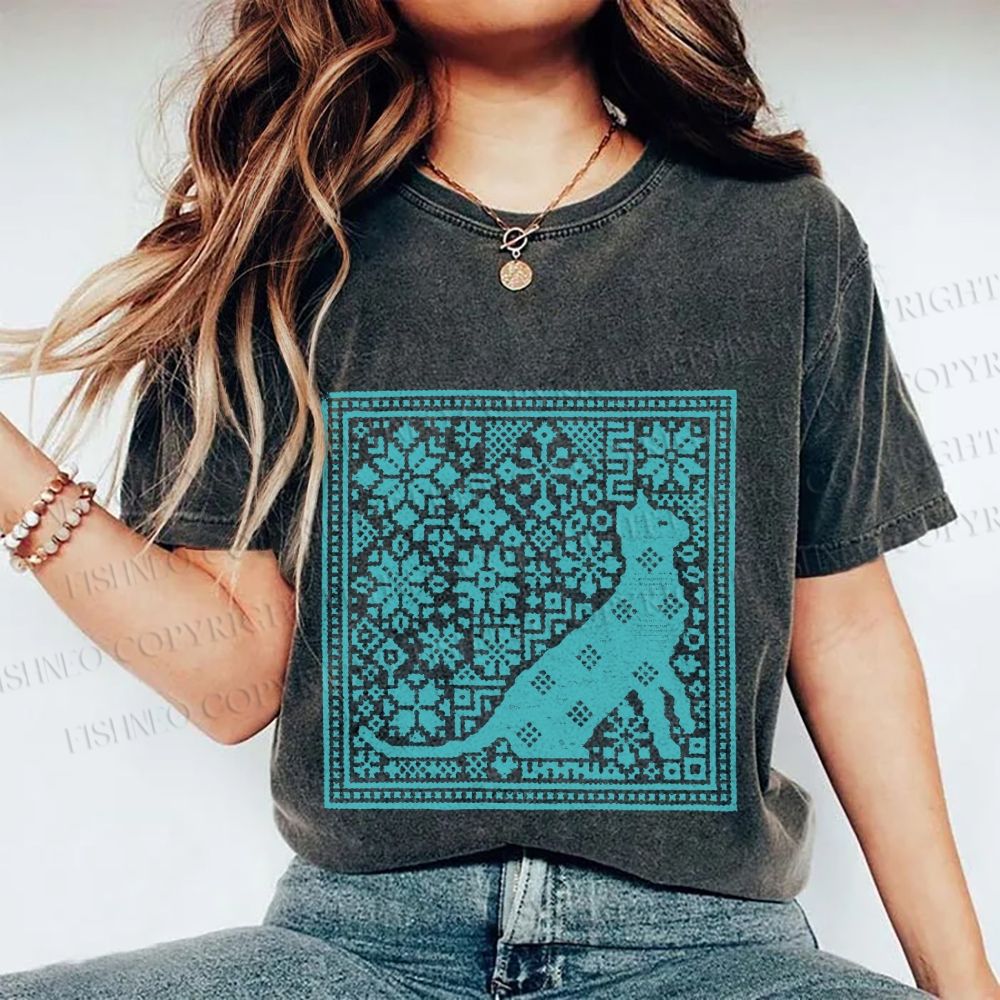 Unisex Vintage Snowing Cat Printed Washed Tee