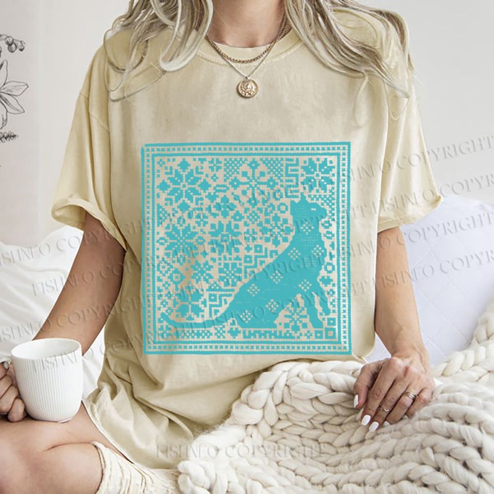 Unisex Vintage Snowing Cat Printed Washed Tee