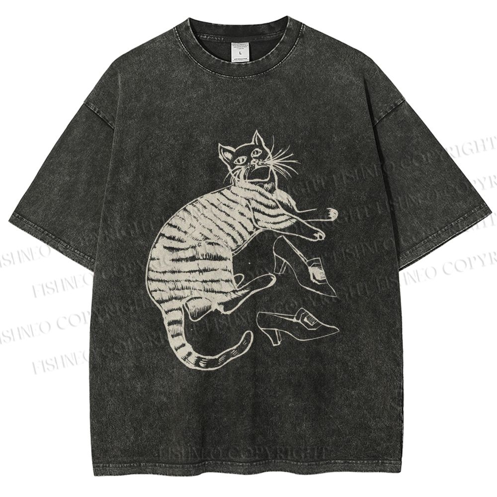 Unisex Cat Lying With High Heels Vintage Sketch Printed Washed Tee