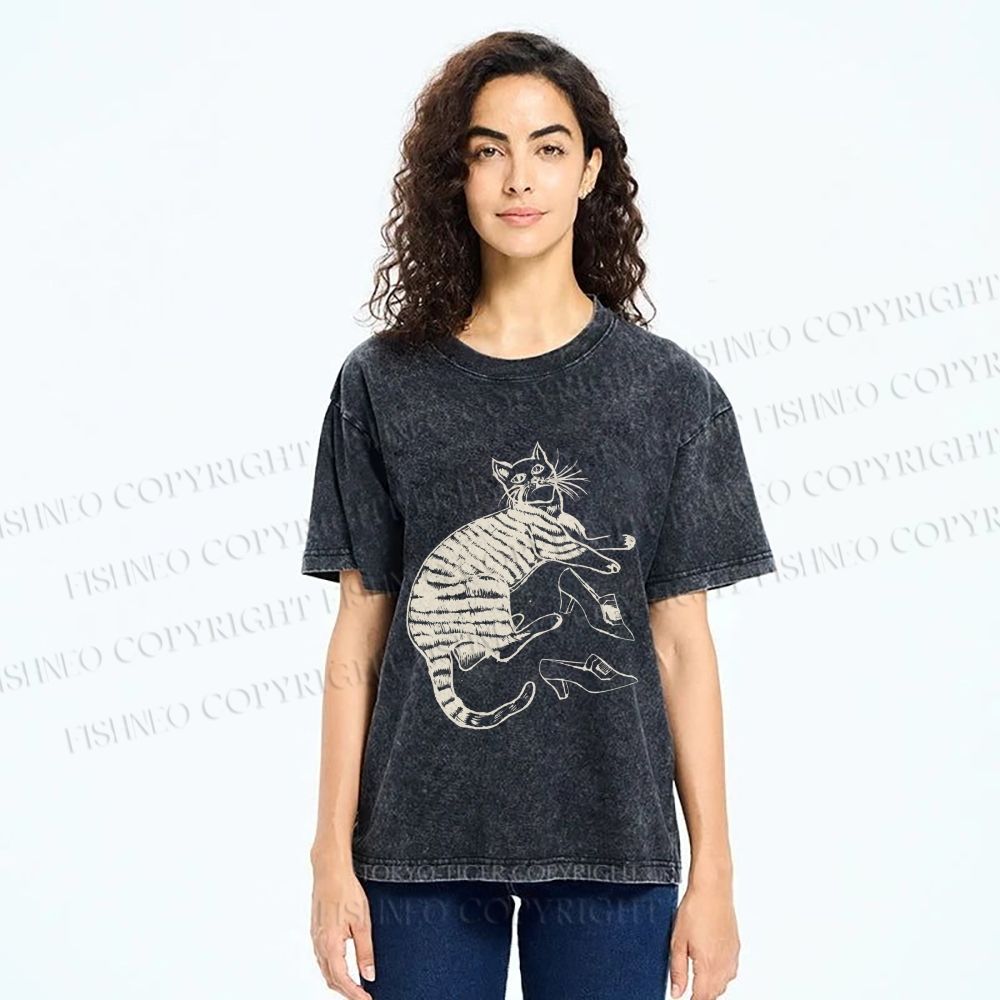 Unisex Cat Lying With High Heels Vintage Sketch Printed Washed Tee