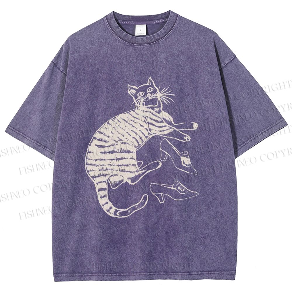 Unisex Cat Lying With High Heels Vintage Sketch Printed Washed Tee