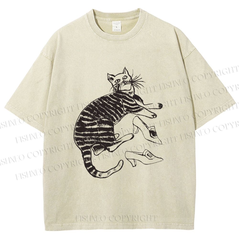 Unisex Cat Lying With High Heels Vintage Sketch Printed Washed Tee