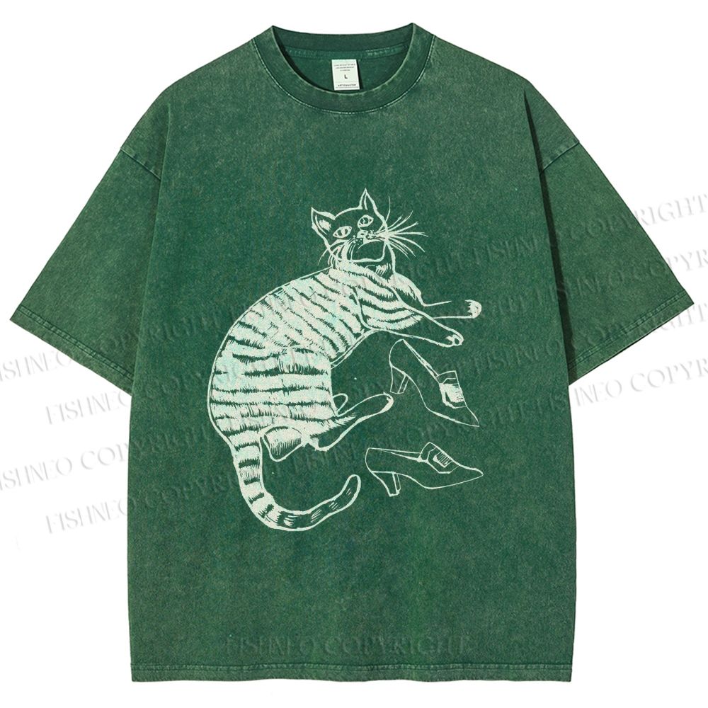 Unisex Cat Lying With High Heels Vintage Sketch Printed Washed Tee