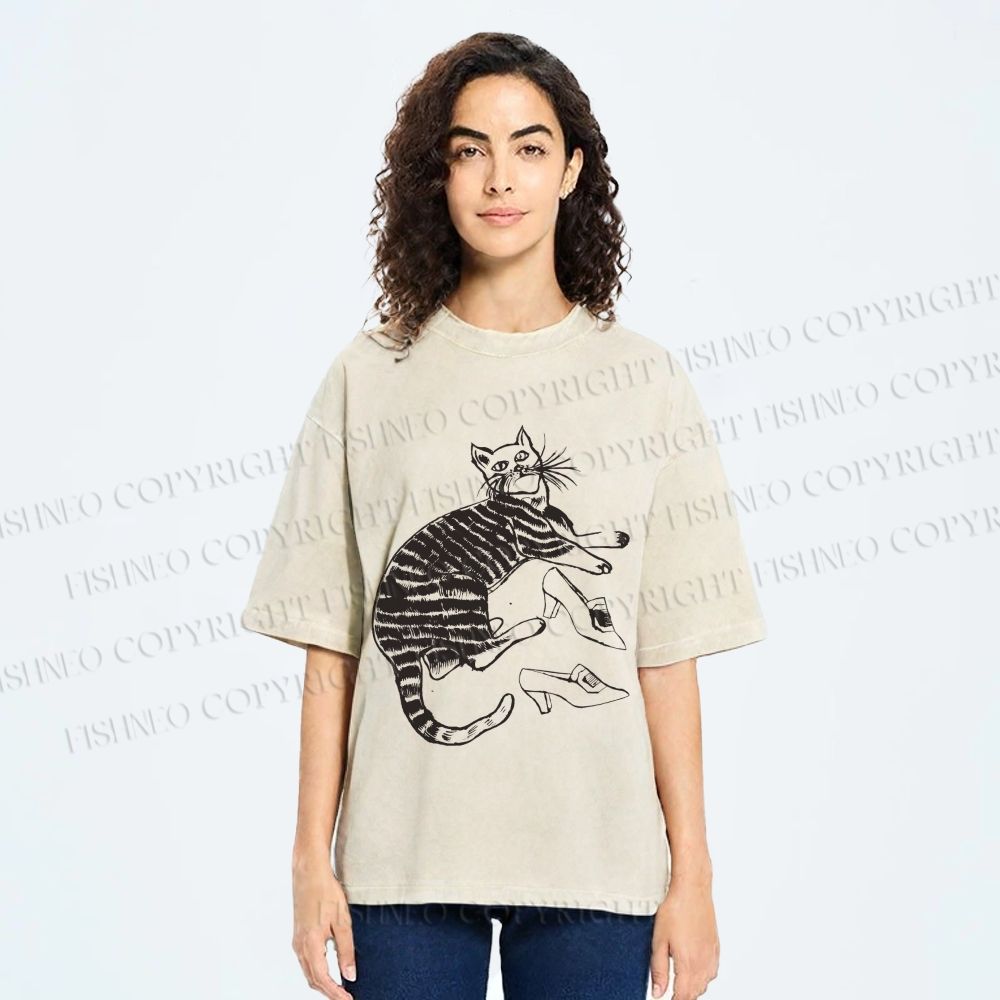Unisex Cat Lying With High Heels Vintage Sketch Printed Washed Tee