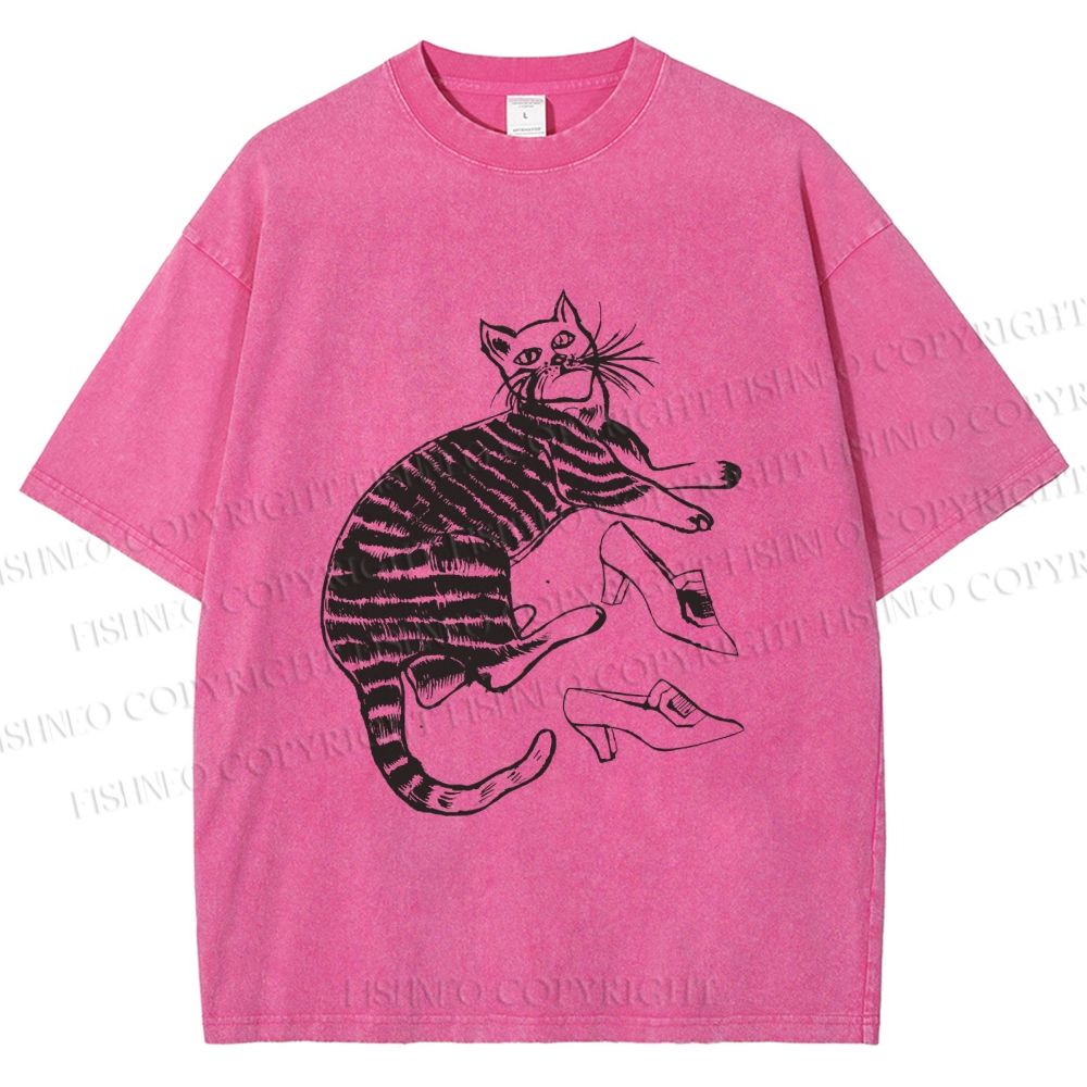 Unisex Cat Lying With High Heels Vintage Sketch Printed Washed Tee