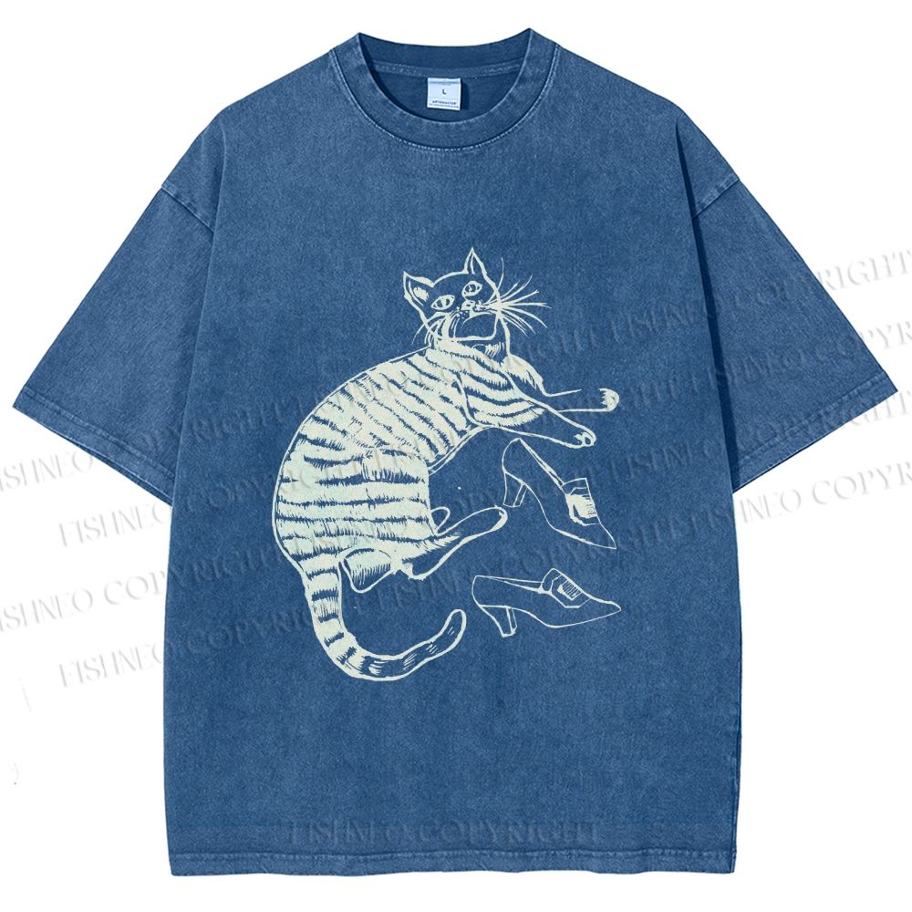 Unisex Cat Lying With High Heels Vintage Sketch Printed Washed Tee