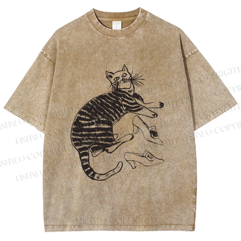 Unisex Cat Lying With High Heels Vintage Sketch Printed Washed Tee