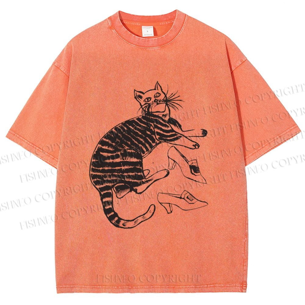 Unisex Cat Lying With High Heels Vintage Sketch Printed Washed Tee