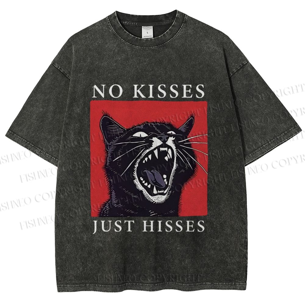 Unisex Screaming Cat No Kisses just Hisses Printed Washed Tee