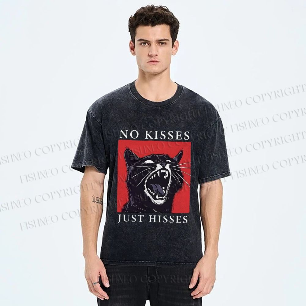 Unisex Screaming Cat No Kisses just Hisses Printed Washed Tee