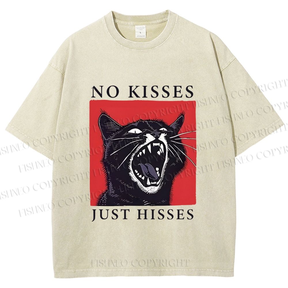 Unisex Screaming Cat No Kisses just Hisses Printed Washed Tee