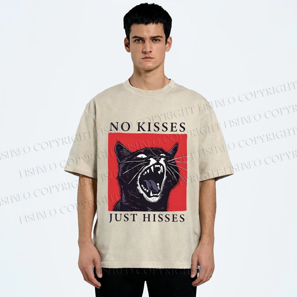 Unisex Screaming Cat No Kisses just Hisses Printed Washed Tee