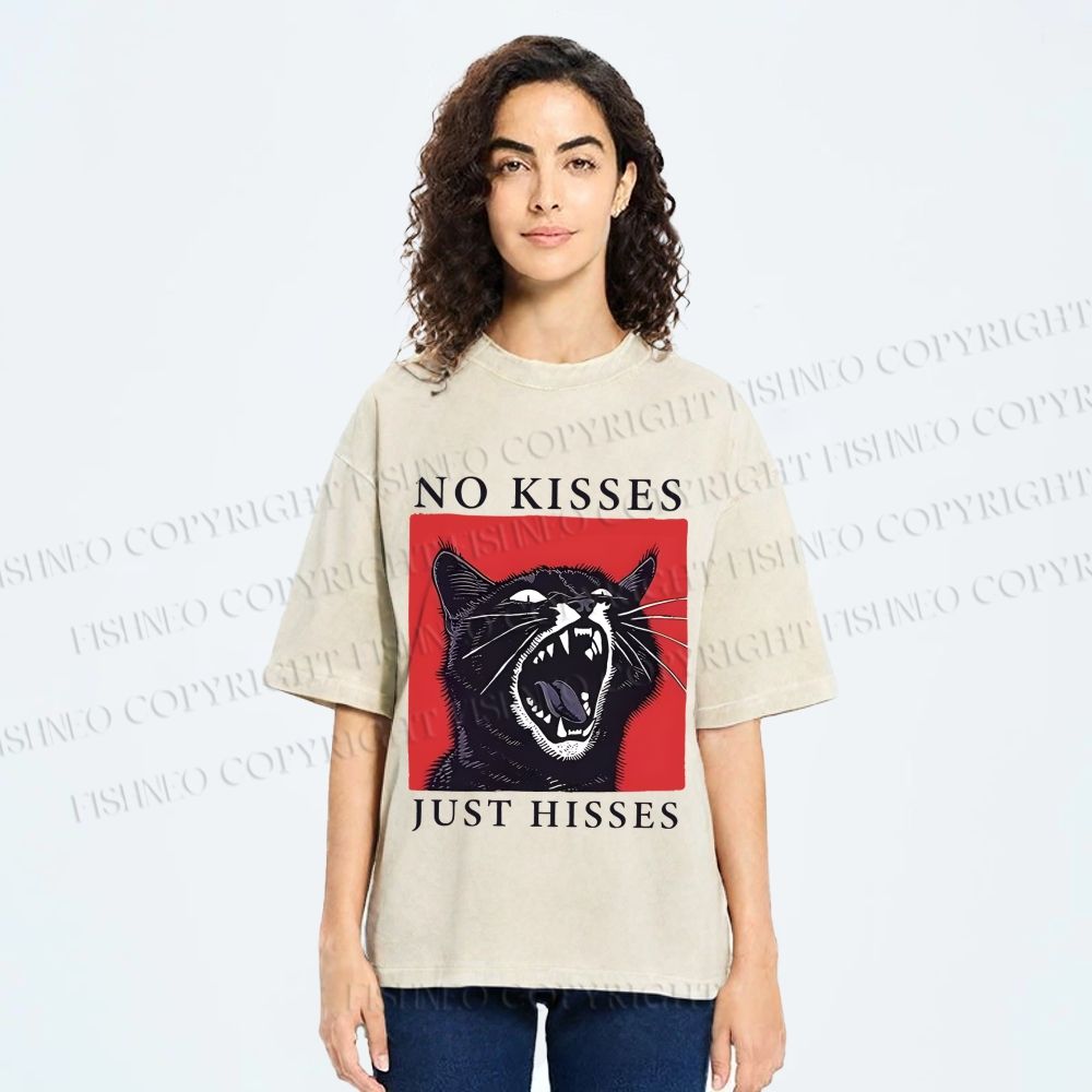 Unisex Screaming Cat No Kisses just Hisses Printed Washed Tee