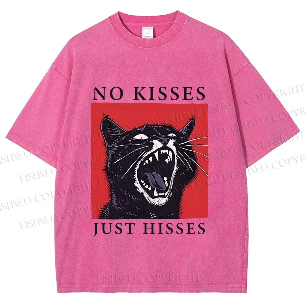 Unisex Screaming Cat No Kisses just Hisses Printed Washed Tee