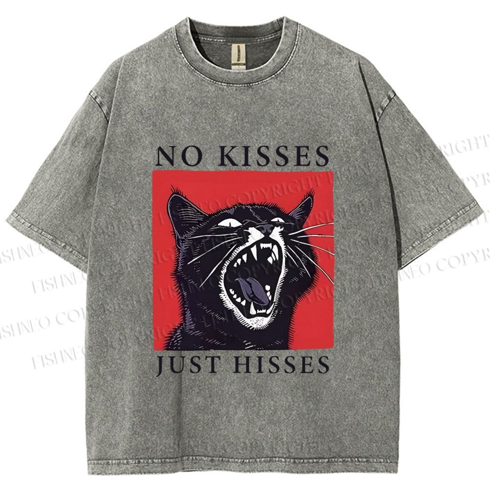 Unisex Screaming Cat No Kisses just Hisses Printed Washed Tee