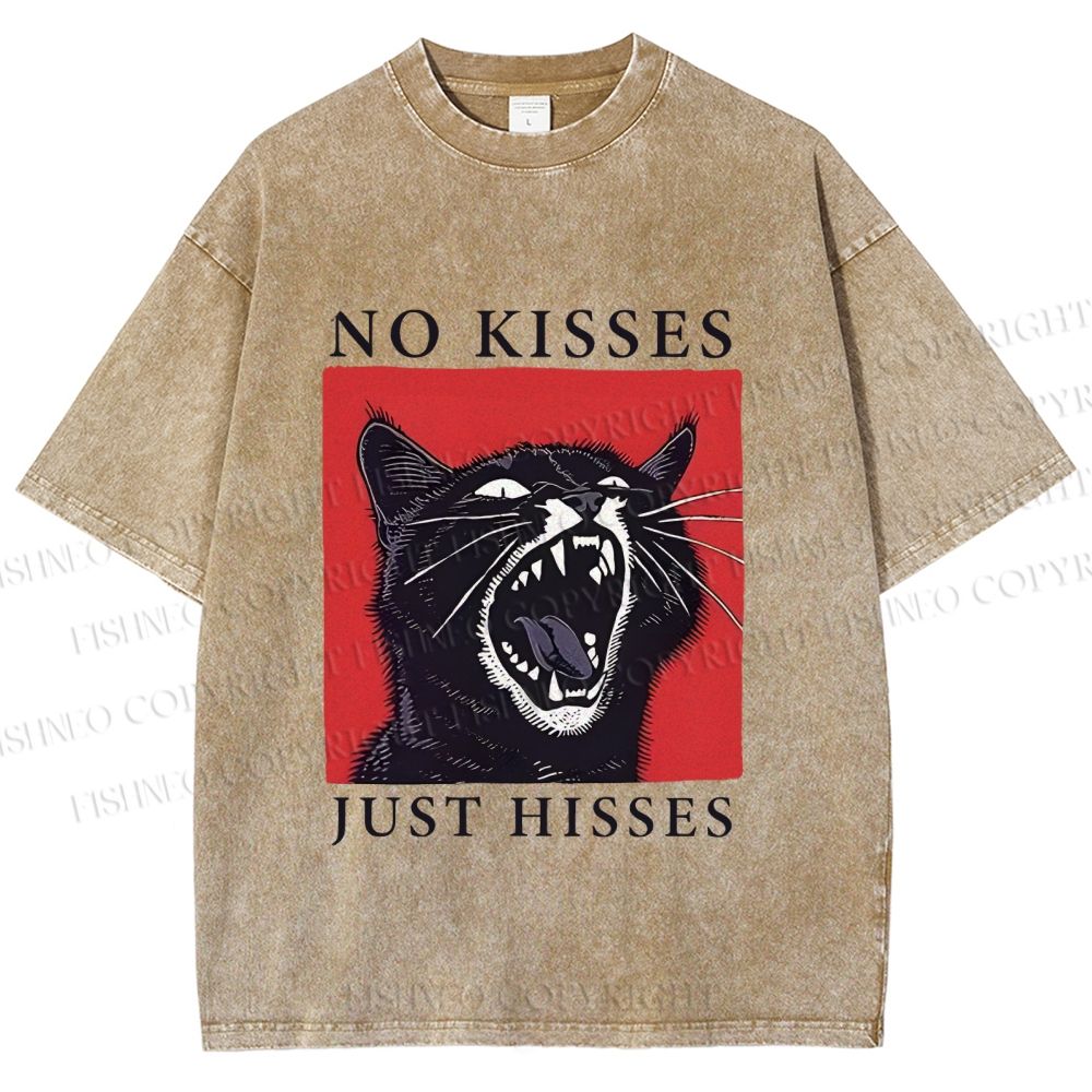 Unisex Screaming Cat No Kisses just Hisses Printed Washed Tee