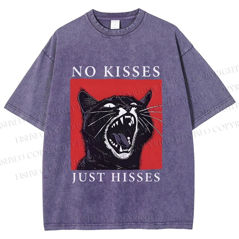 Unisex Screaming Cat No Kisses just Hisses Printed Washed Tee