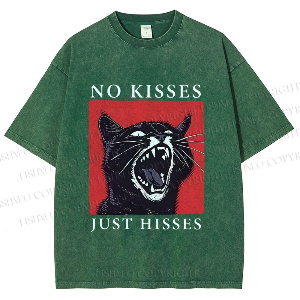 Unisex Screaming Cat No Kisses just Hisses Printed Washed Tee