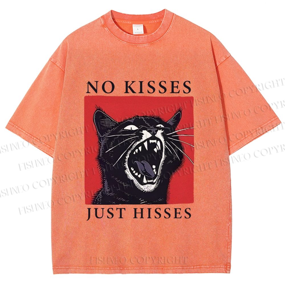 Unisex Screaming Cat No Kisses just Hisses Printed Washed Tee