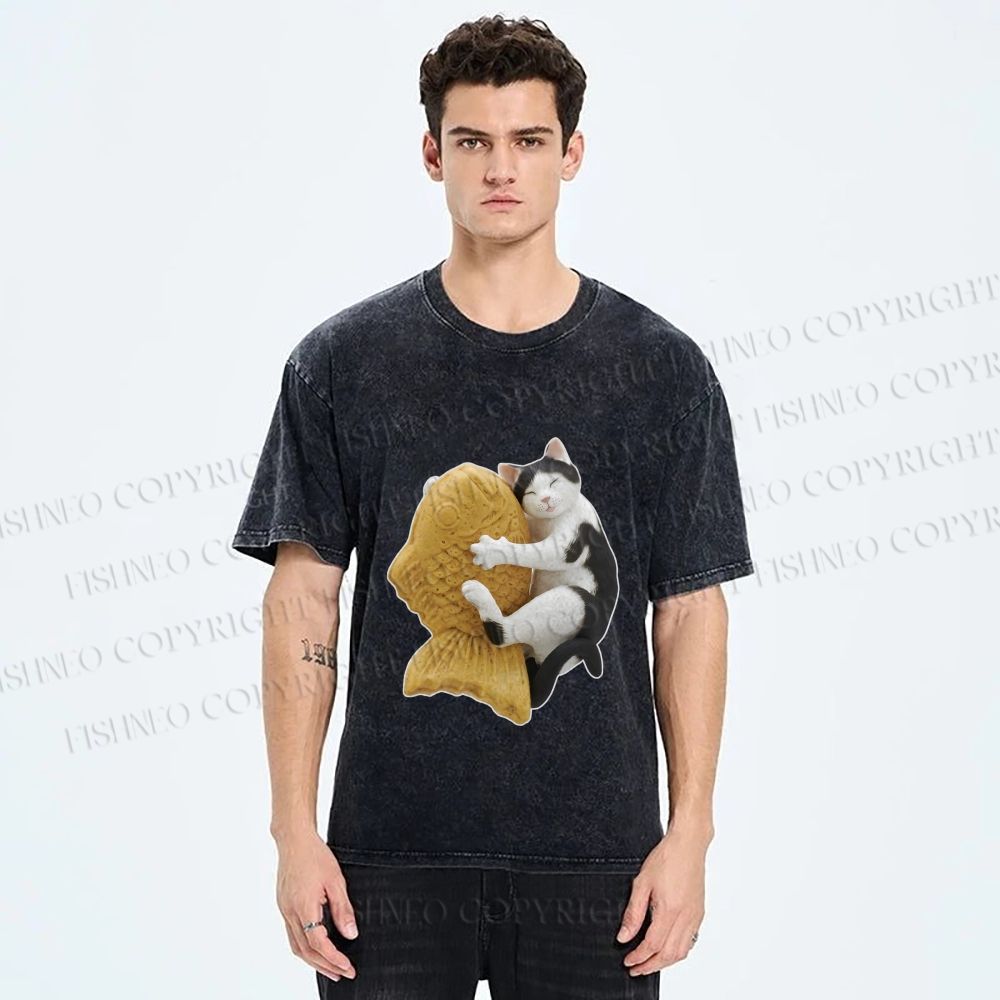 Unisex Cat Holding a Taiyaki Printed Washed Tee
